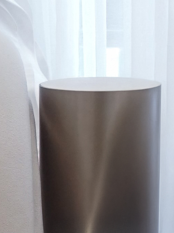 Contrast Light Spot Table